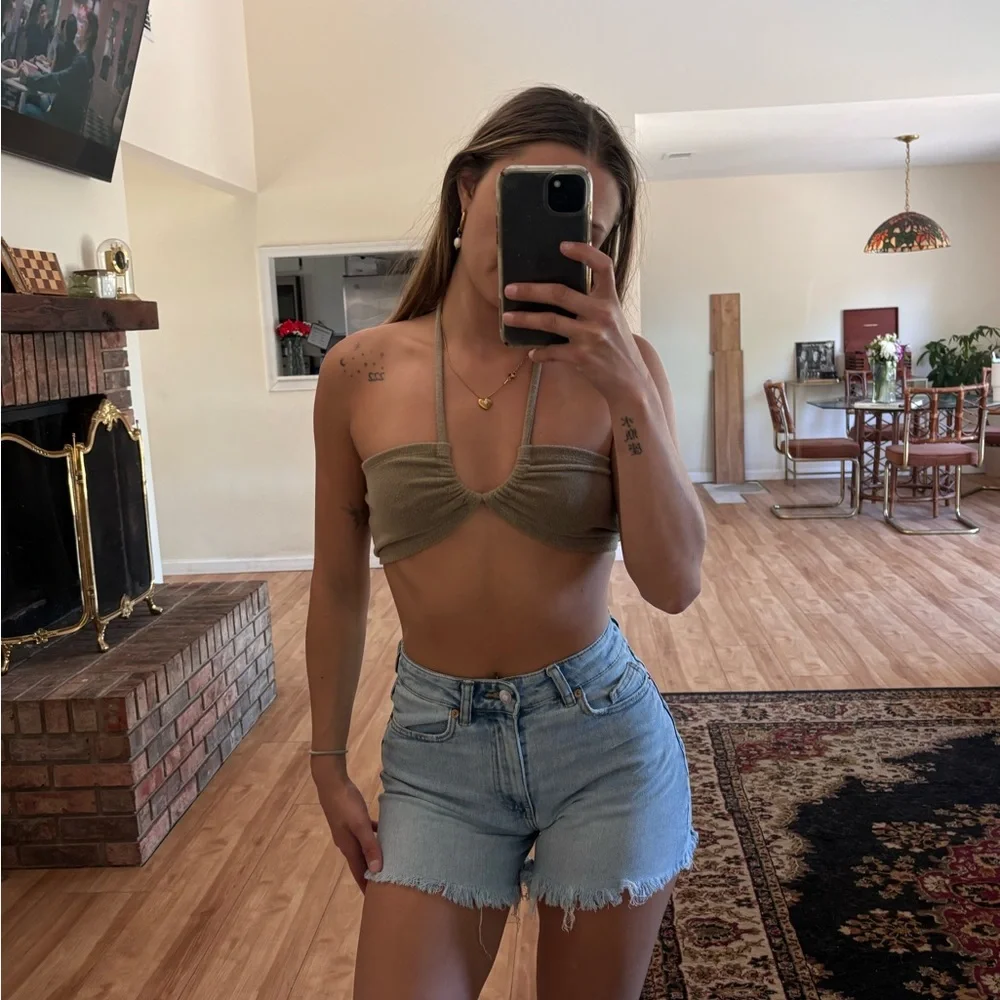H&M Light Blue High-Rise Frayed Denim Shorts - Picture 2 of 4